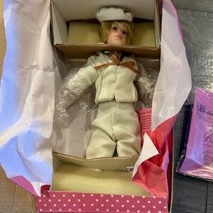 Paradise galleries “ring bearer” doll in original box 1:19